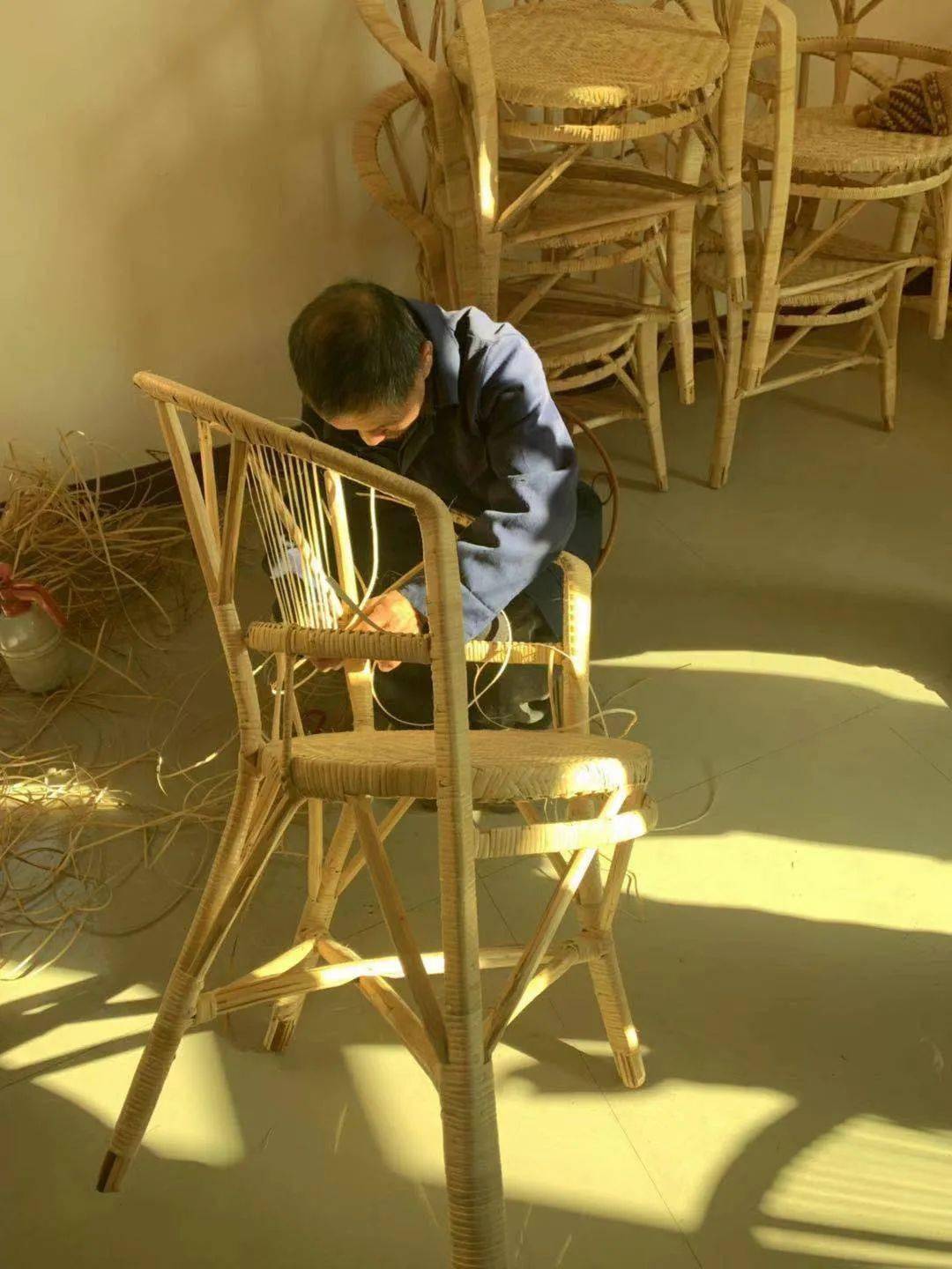 编藤椅富乡村张畲藤椅编出乡村振兴新蓝图