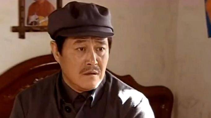 马大帅欠村长的彩礼钱,没想到彪哥直接帮他摆平,厉害