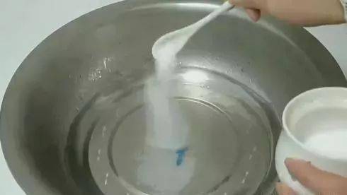 菜板发霉了怎么去除掉 45844c0e7a1f4993bd5baf13f6247b60.jpeg