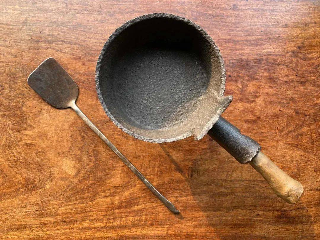 1克;三足铁架:高度:7.6厘米;直径:10厘米;重量:181克;长柄锅铲:长:33.