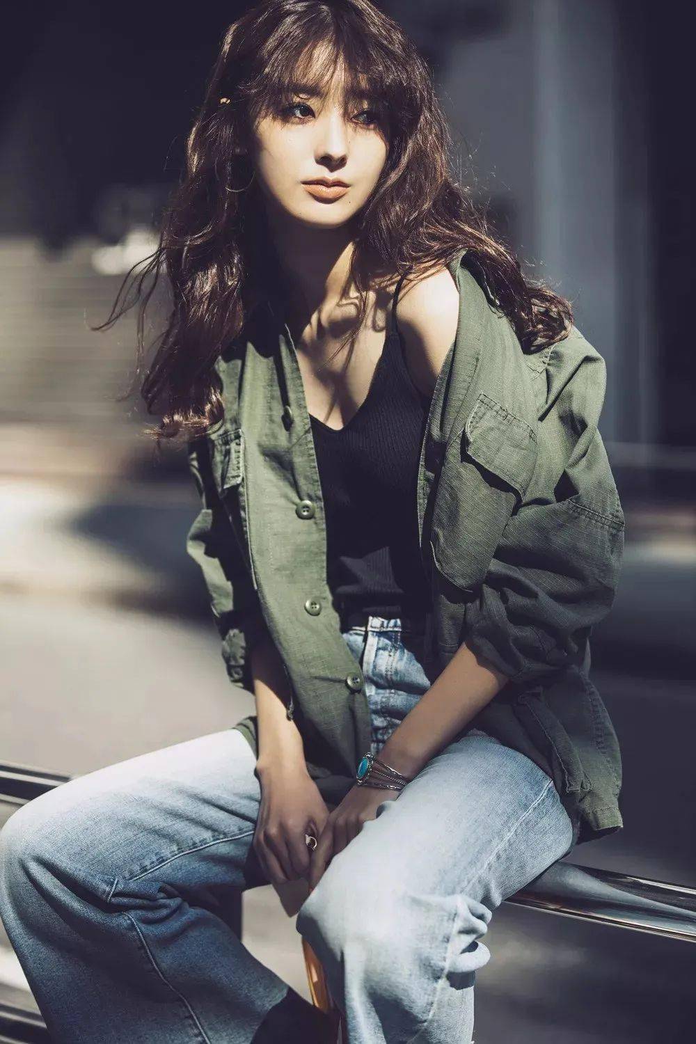 曾获第一届日本 最美岁女生 奖宫本茉由有何魅力 毛衣