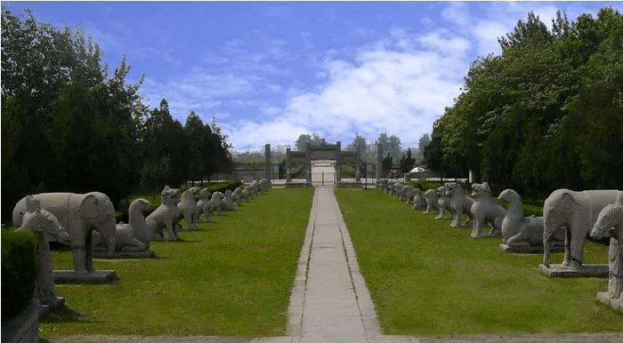 凤凰山,愚公泉,共同组成了她美丽的名字,这里是,凤泉!