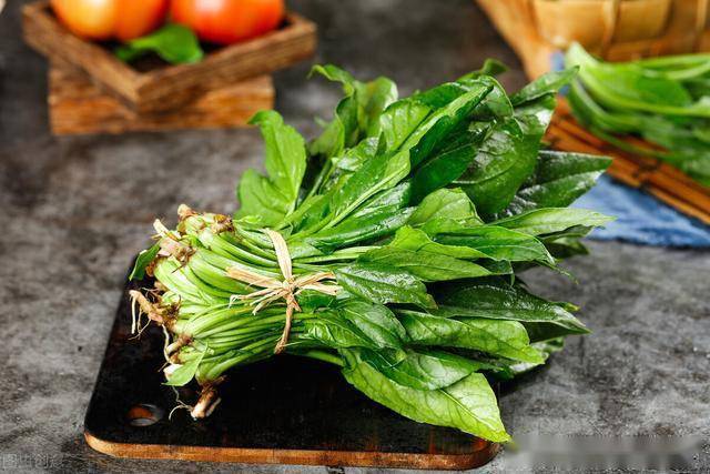 菠菜是什么样的叶子 eec65e438f024b58be902e98916ce577.jpeg