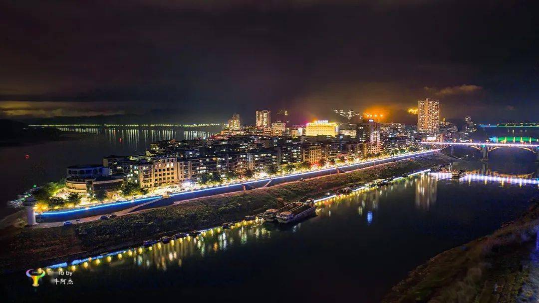 【摄影欣赏】封开县城春天的夜色 @老牛阿杰