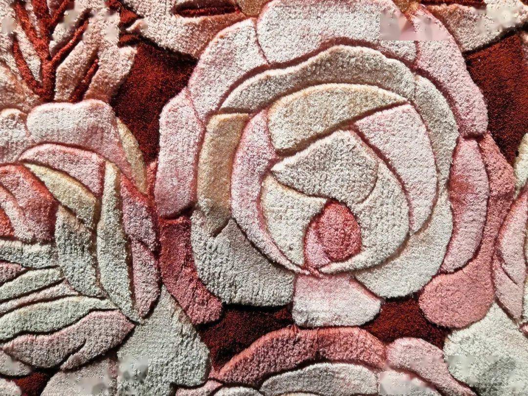丝毯《九十九朵玫瑰》细节 程美华 宝库匠心馆藏栽绒工艺是手工编织