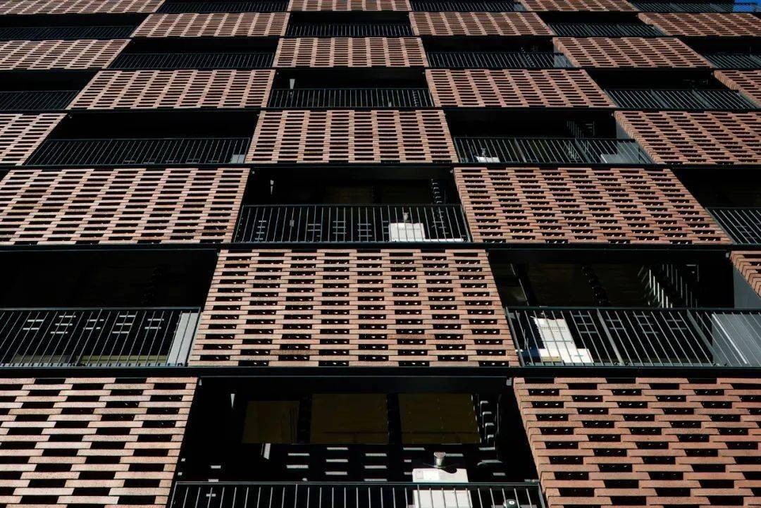 红砖立面丨日本小高层住宅