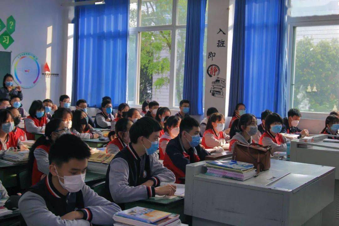 自贡人口2021_自贡2021灯会图片