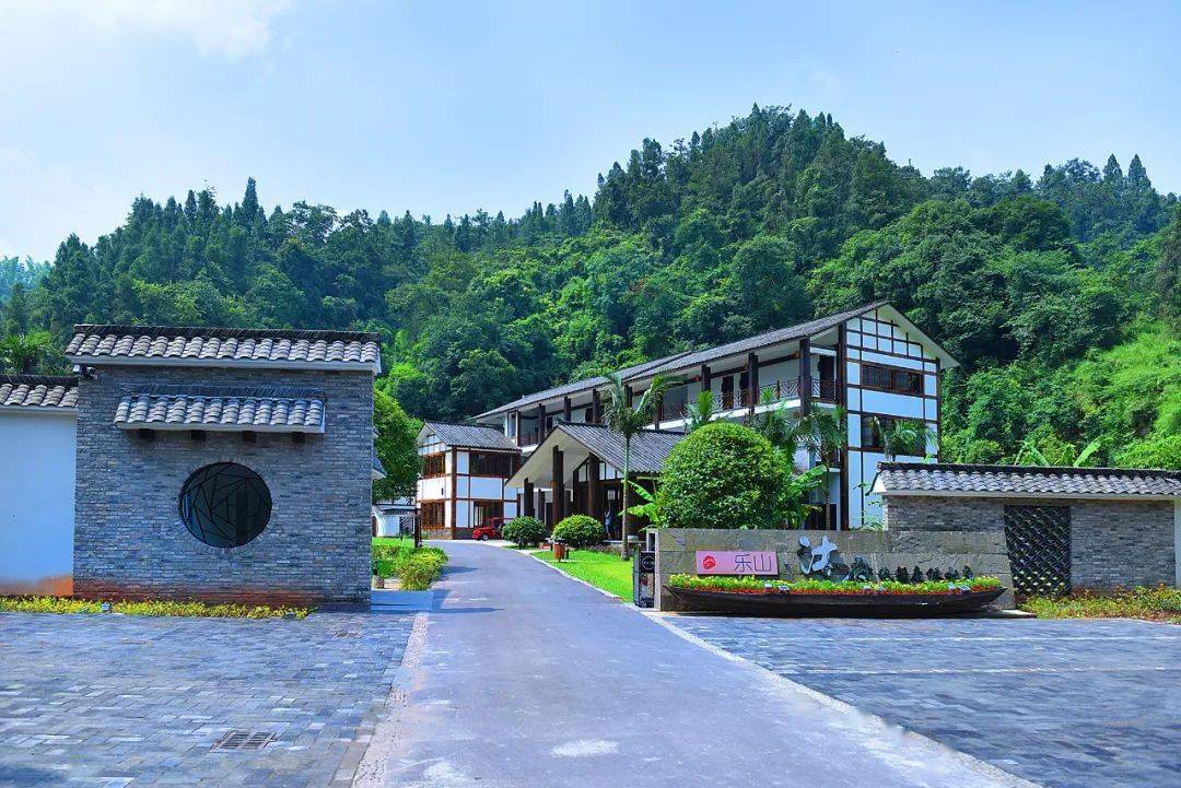 就地过年玩味十足春节假日乐山旅游迎来开门红