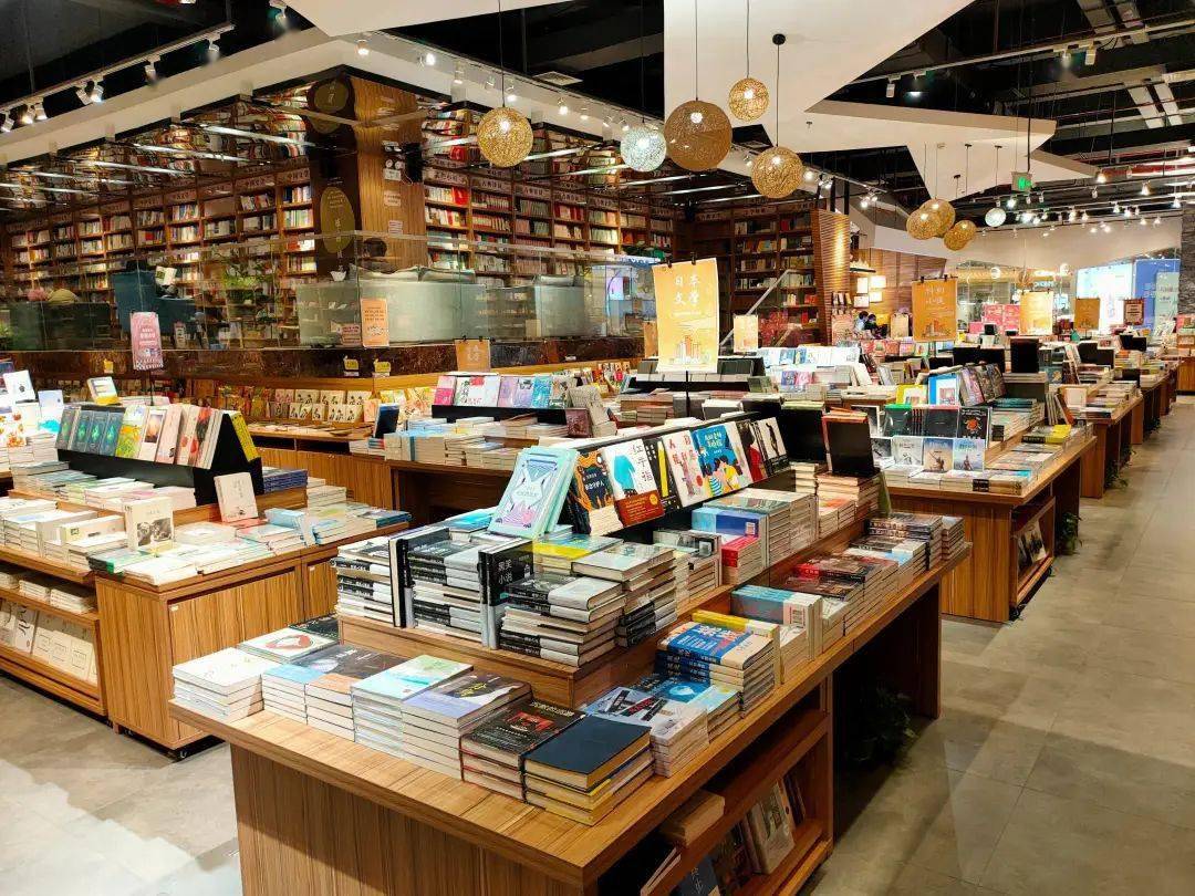 周二至周日09:00-17:00(除夕至年初二只开放自助图书馆)顺德图书馆馆