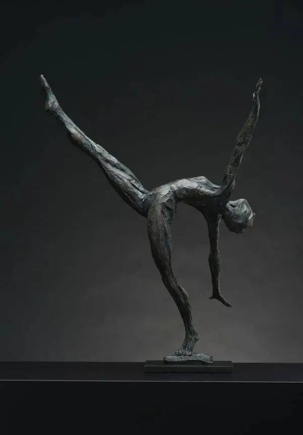 舞动的人物雕塑keithcalder