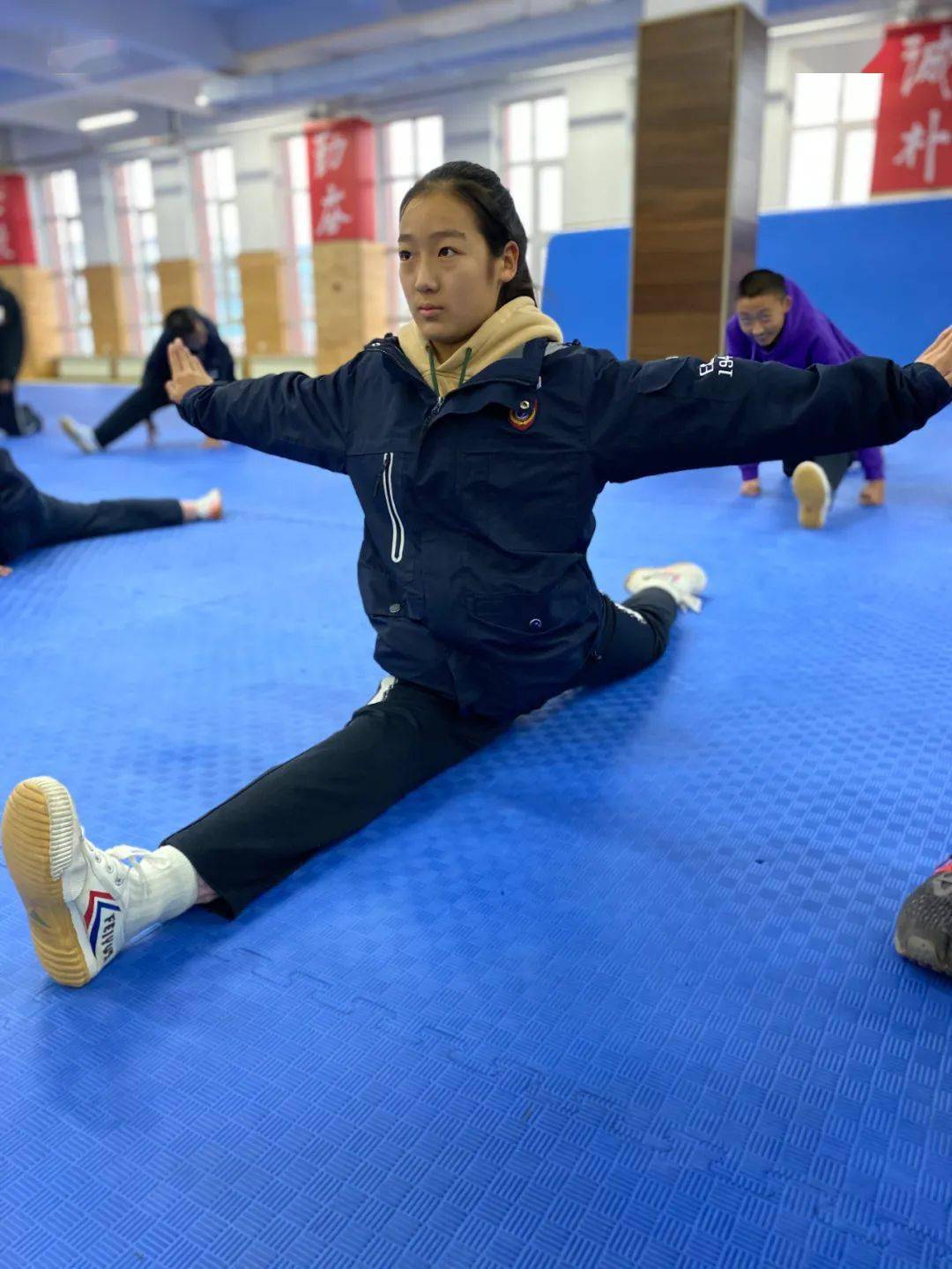 還有視頻哦通過學習武術基本功和基本動作,少年拳,初級刀術等,同學們