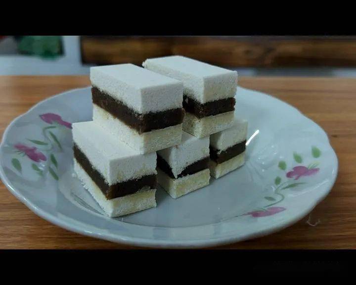 2月3日,记者来到下冻镇一家沙糕制作工坊,看到工