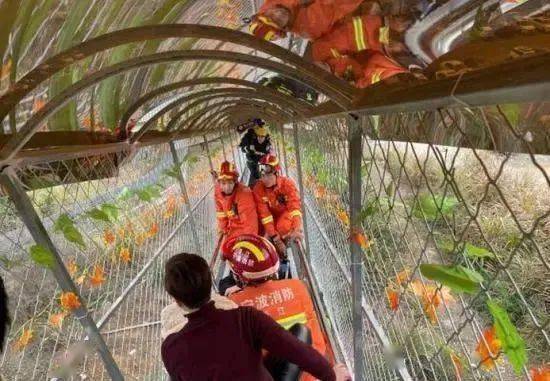 浙江象山玻璃栈道发生故障,还有人受伤了!