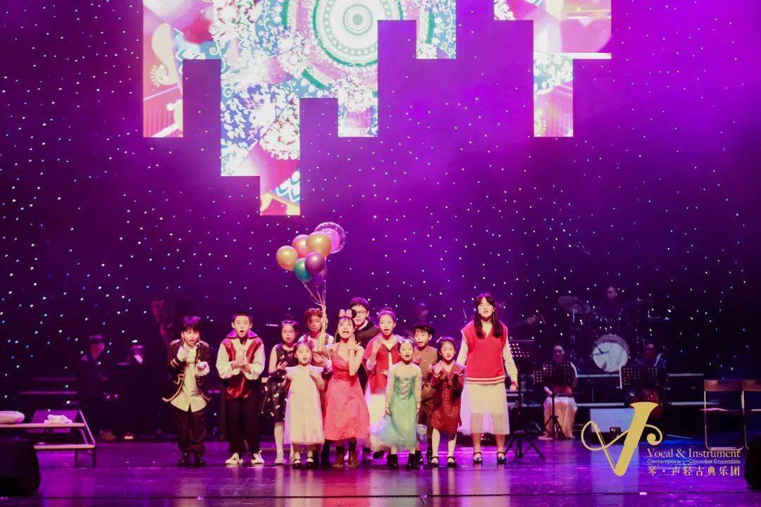 音乐会现场背景图片 e019387f2f694a4a812a7731d4fed01e.jpeg