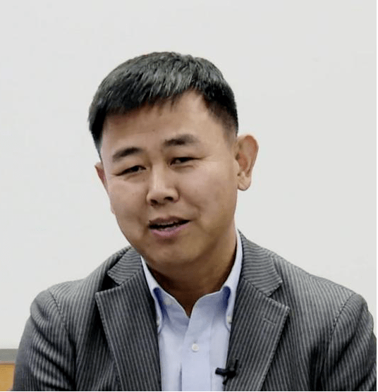 陈朝辉,清华大学外文系副教授.