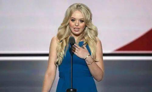 给特朗普开可乐,拢共分几步?