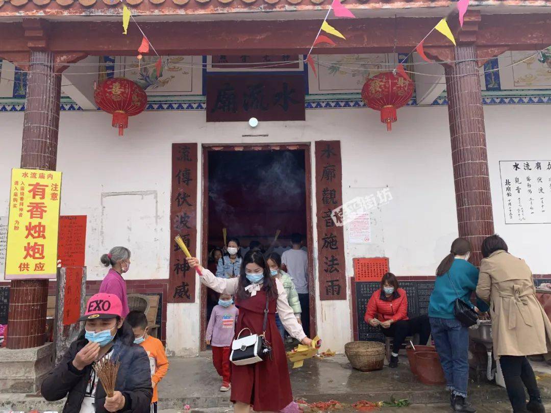 林间小溪上香祈福是时候来一场放松身心的春游踏青咯