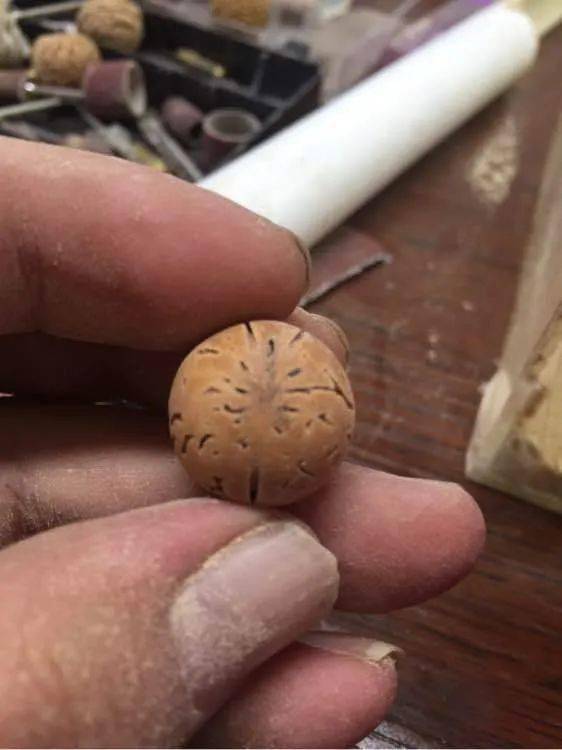 谁说桃核难盘这样玩轻松挂上玻璃底盘出牛津红