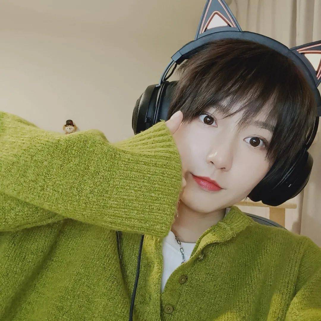 诸葛大力「jk制服」晒腿吸睛!沦为「制服女主播」人气 "低迷" ?