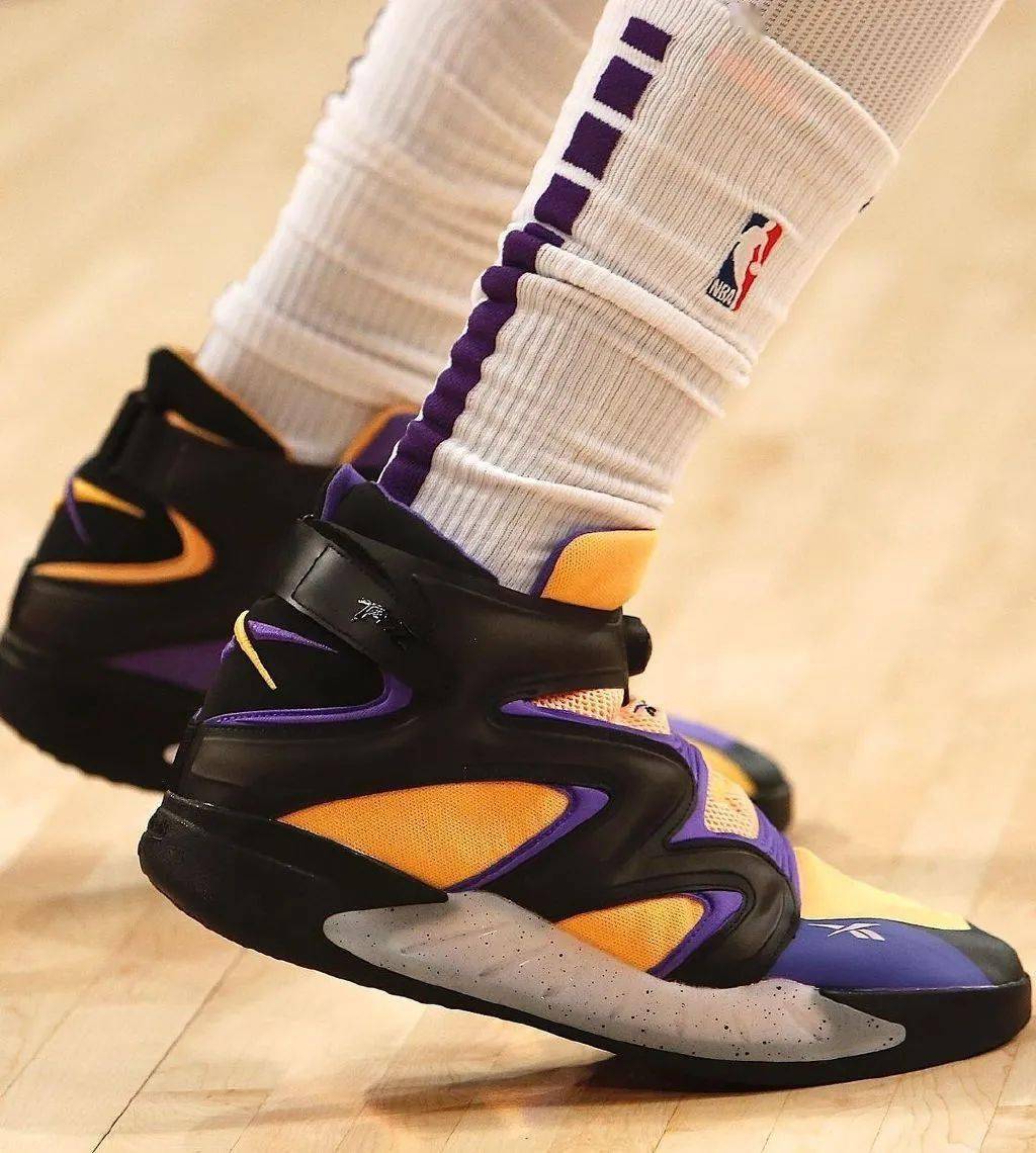 球星上脚哈雷尔的球鞋很酷拉文上脚新鞋款