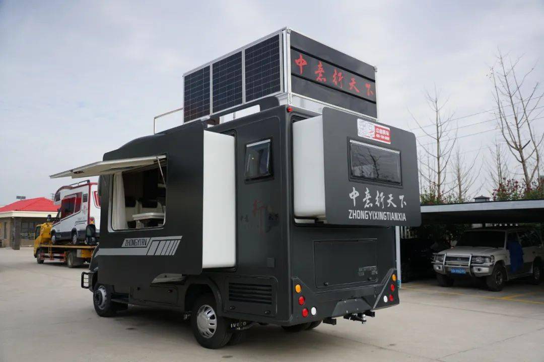 三拓展露台中意极致c型房车再次引领潮流