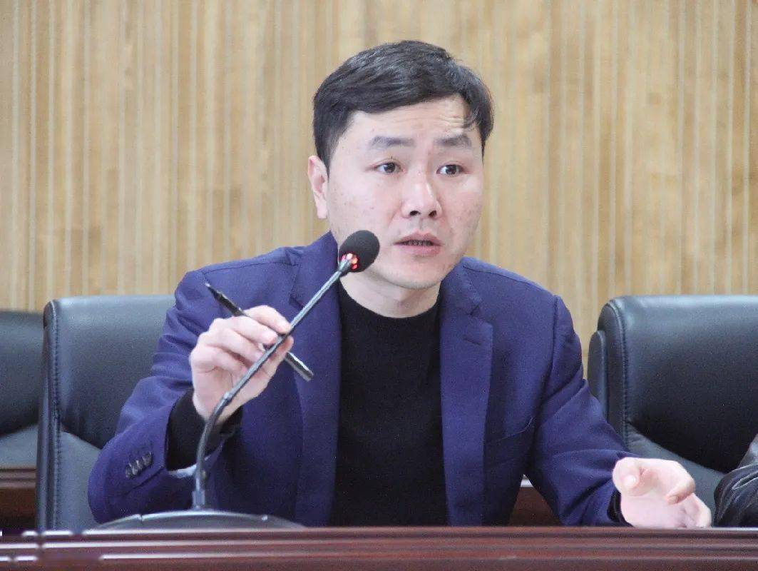 最后,镇党委副书记,镇长丁辉要求严格落实网格化责任制,全面落实岗位