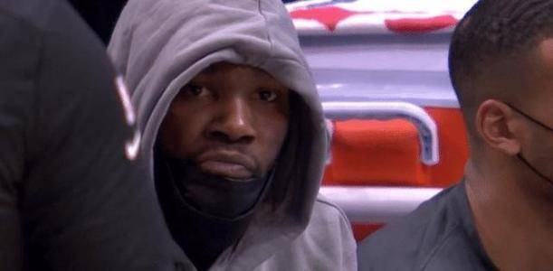 快船不敌篮网贝弗利撞伤格林还要模仿场下杜兰特两眼冒怒火