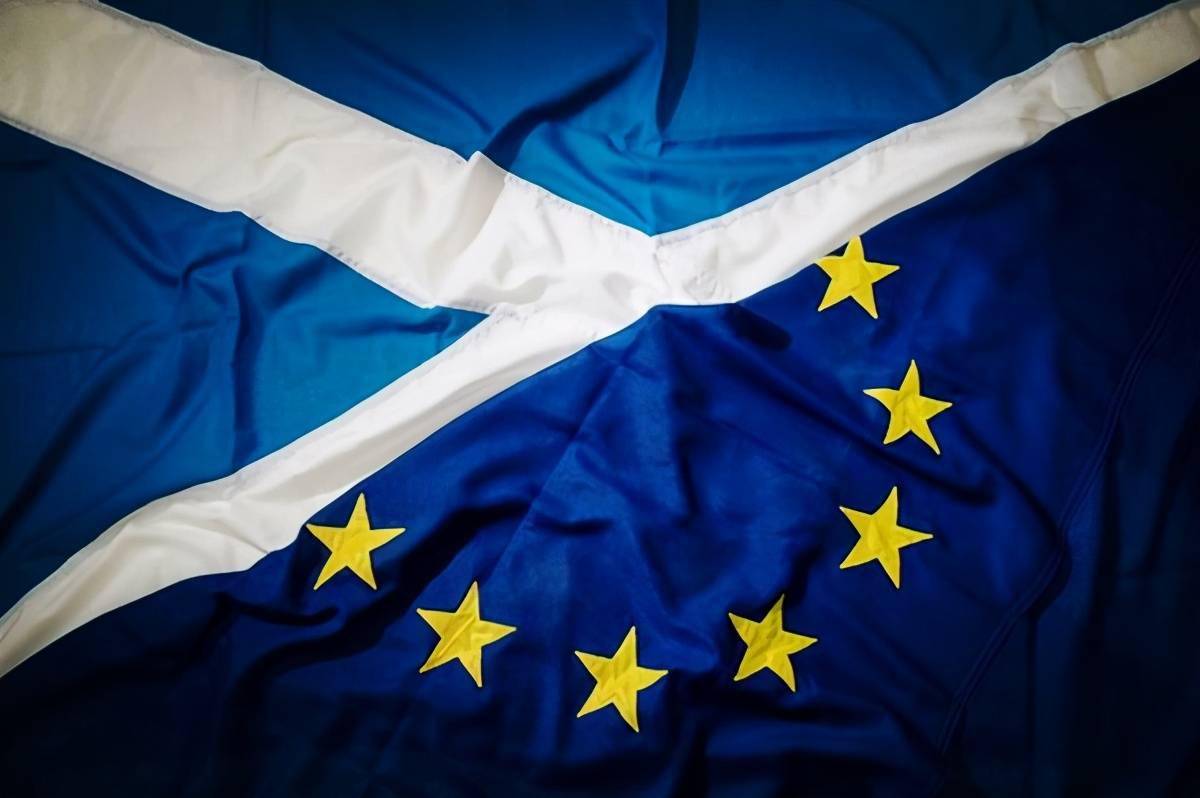 苏格兰独立已成定局政府大楼降下英国国旗只挂欧盟和苏格兰旗