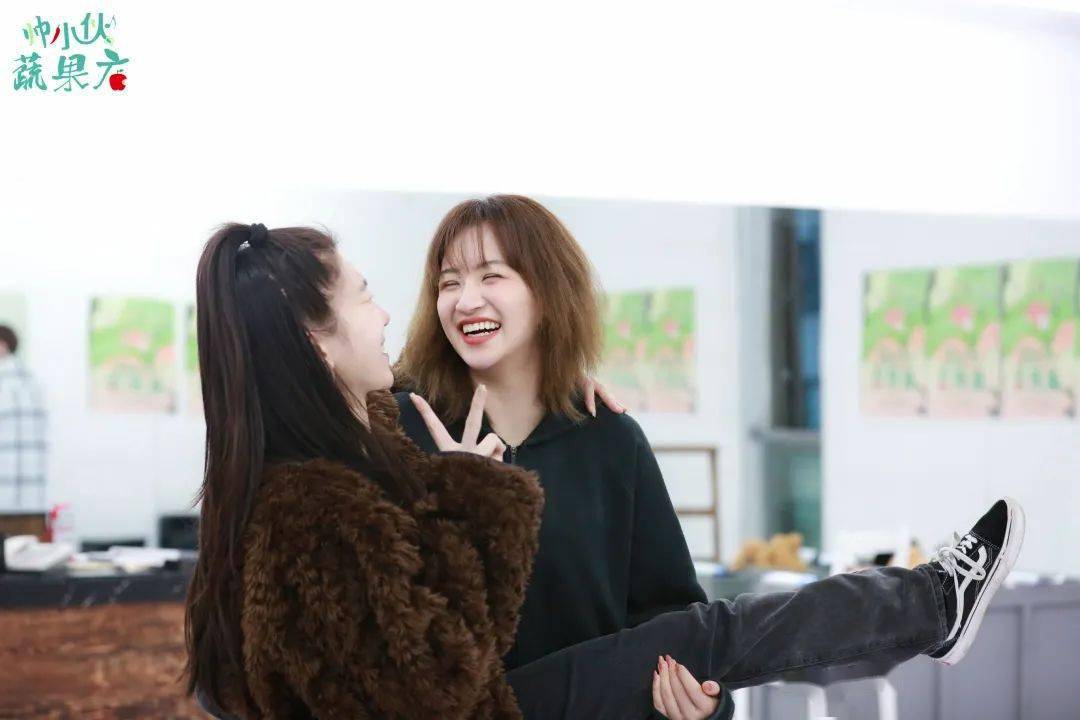 晓邑导演说,他的很多灵感都是在排练厅玩出来的,而