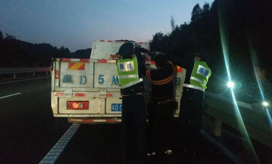 人口大卡车_大卡车简笔画