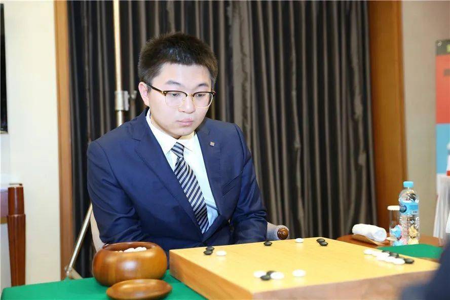 在局后的采访中杨鼎新提到:"自己是柔和型棋风,而申真谞下棋则相对刚