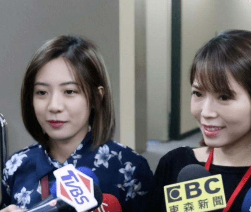 台北市政府发言人陈智菡(右)与副发言人黄瀞莹对于游淑慧的批评,台北