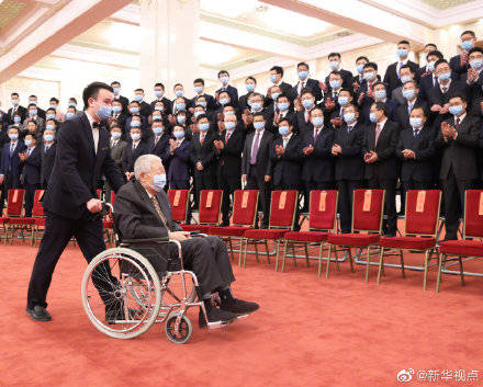 王晔|这位老科学家入场，大家纷纷鼓掌！
