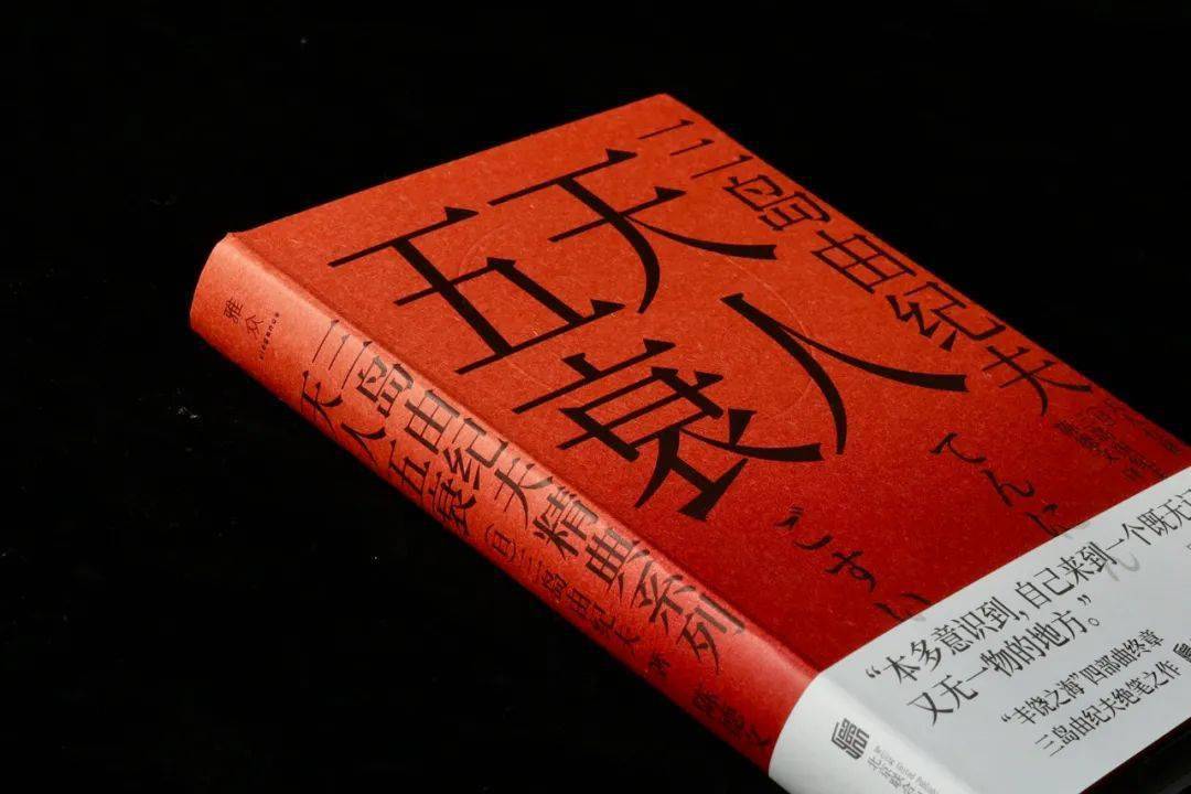 "山吹色",既沉稳又亮眼.