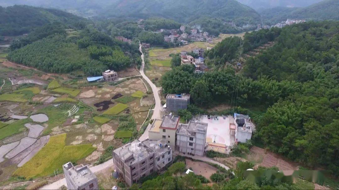 容县县底镇冠堂村革命老区:把红色基因代代传承