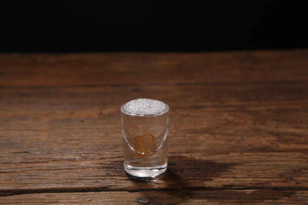 2021用一杯美酒鼓励自己努力前行