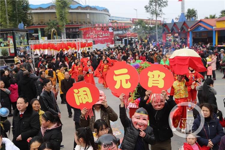 “快闪”闹元宵 重庆人过大年花样多