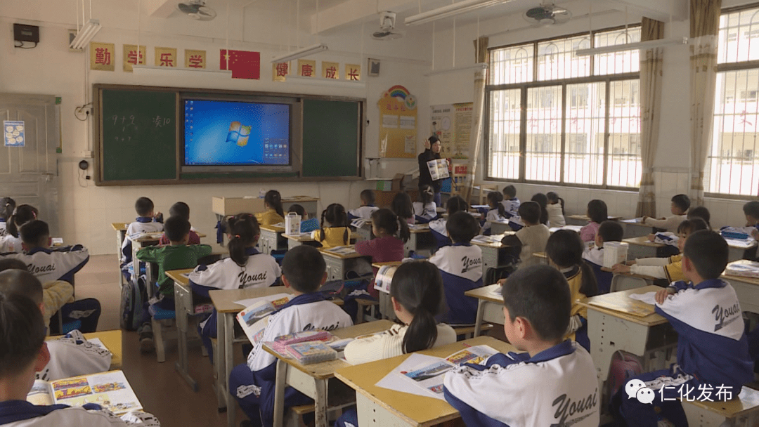 【新春走基层】县领导林静到学校开展调研_教育
