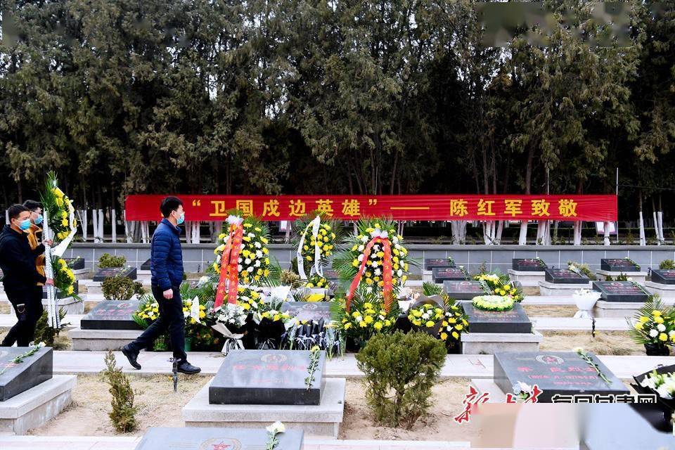 陵园 新甘肃·每日甘肃网记者 韦德占 摄社会各界向陈红军烈士献花