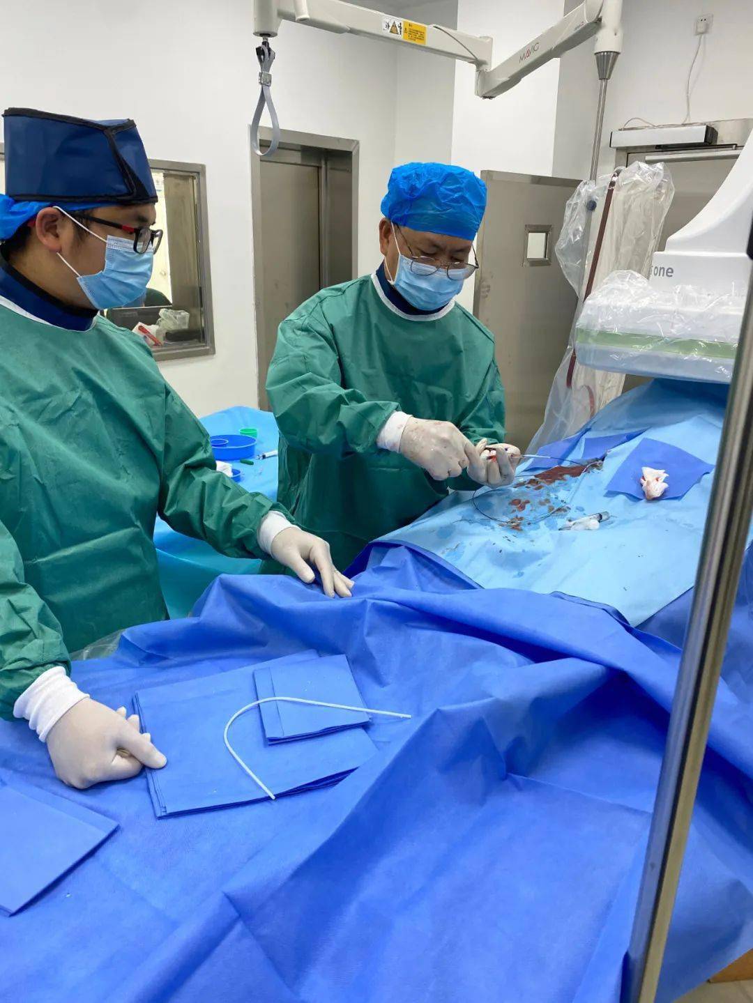 介入科专家李凯滨主任成功开展我院首例急诊经皮肝动脉肝癌栓塞化疗术