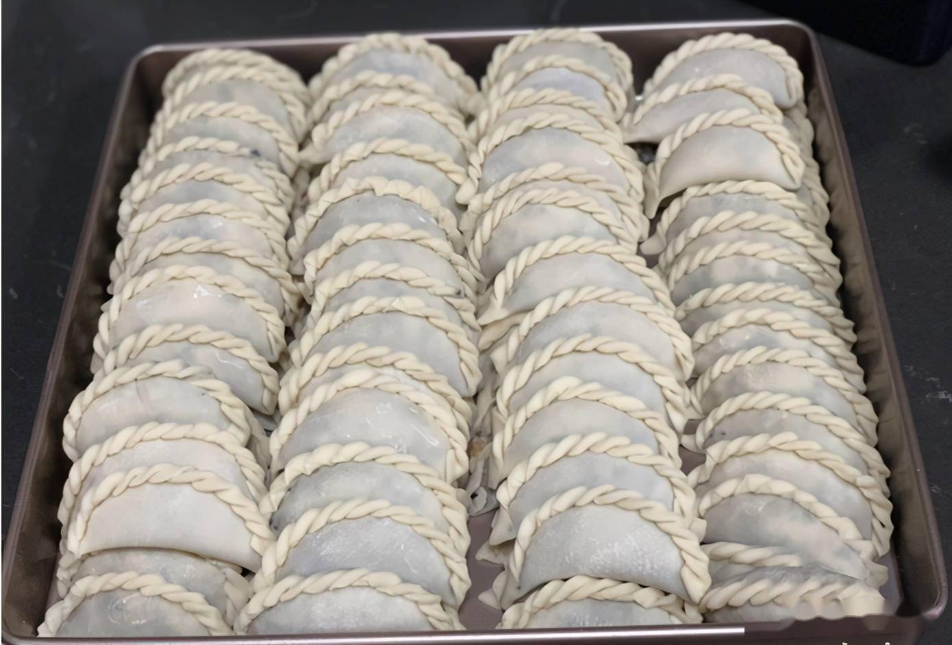 广东这边特有的元宵年味炸油角外面买25一斤还是自己炸吧