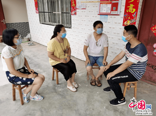 洪雅县经济总量_洪雅县高庙小学沈德刚(2)