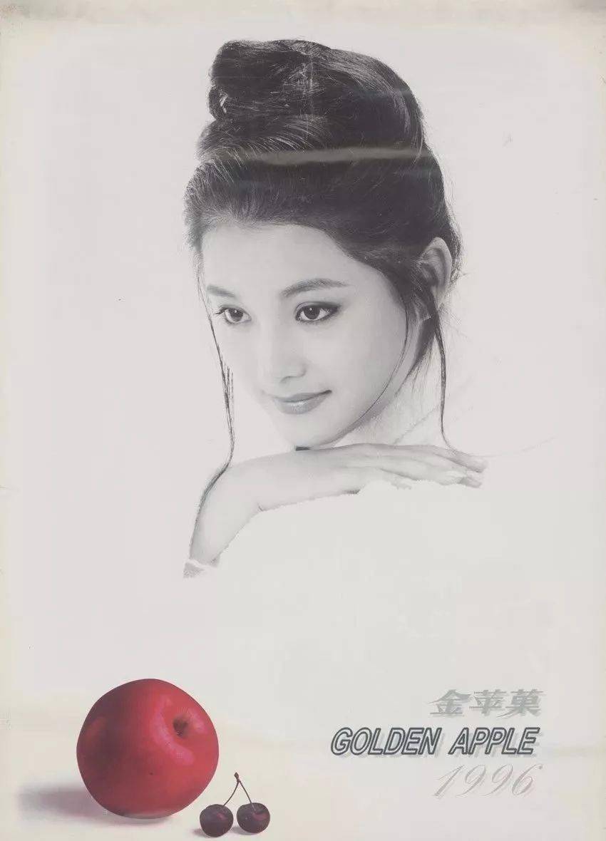 挂历上的性感大美妞,竟然都是他拍的!_贾育平