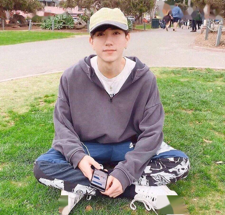 (注意口水)他就是有着"哈佛学霸"头衔的——和马(kazuma mitchell)