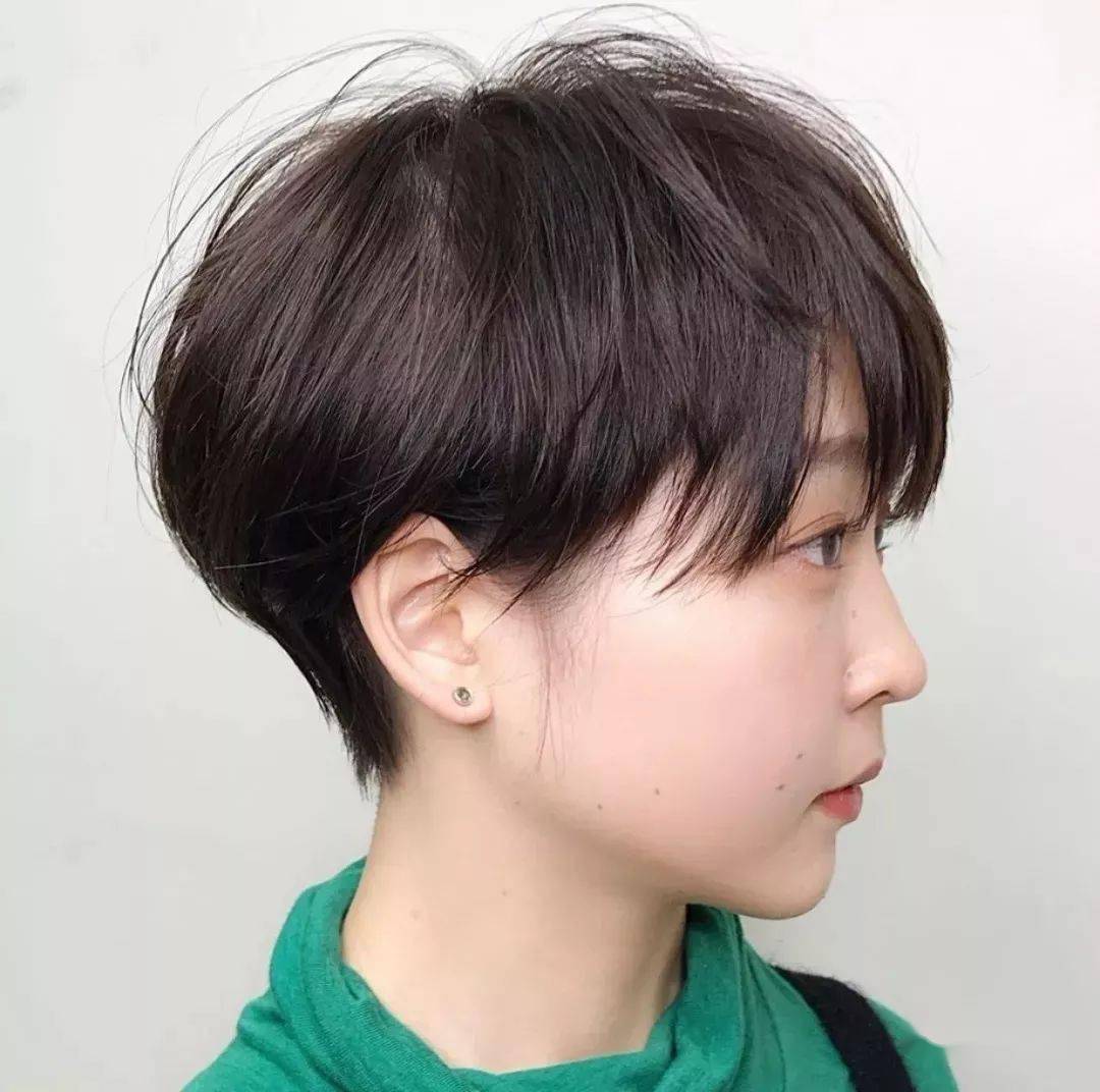 2021流行蓬松烫短发