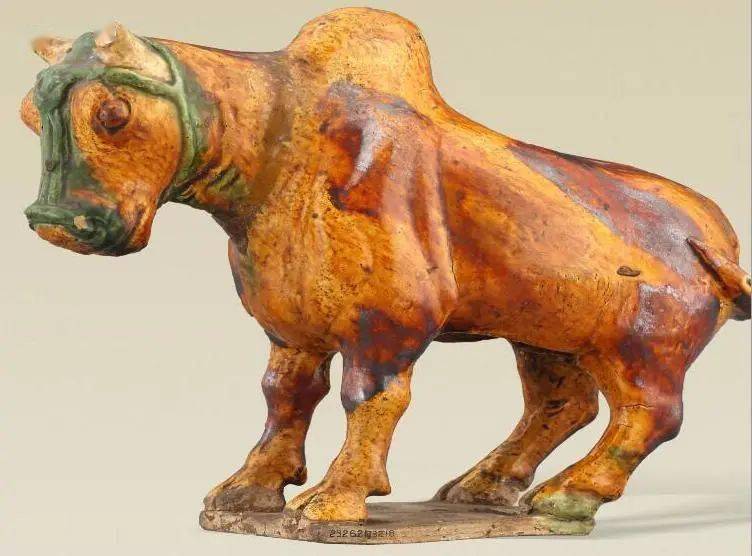 辽宁省博物馆藏由于牛与人们的生活的密切,千姿百态的牛形态文物出土