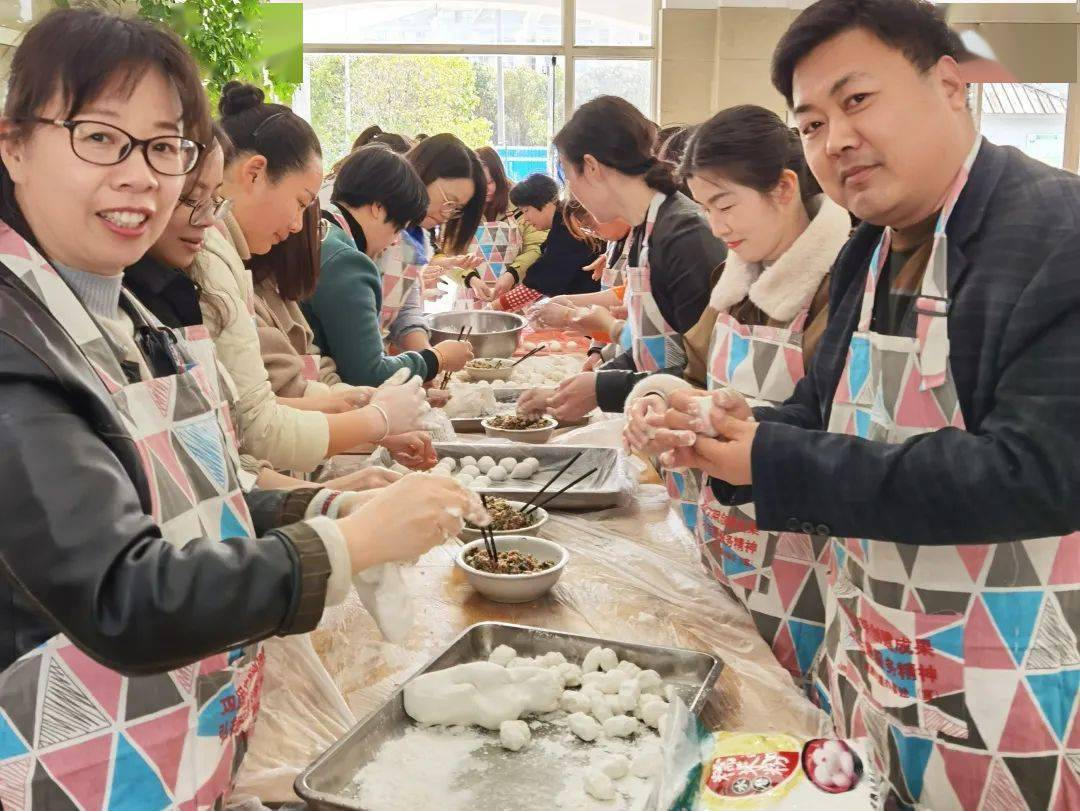 【我們的節日·元宵】大場面來了!60餘名選手包湯圓比賽_街道