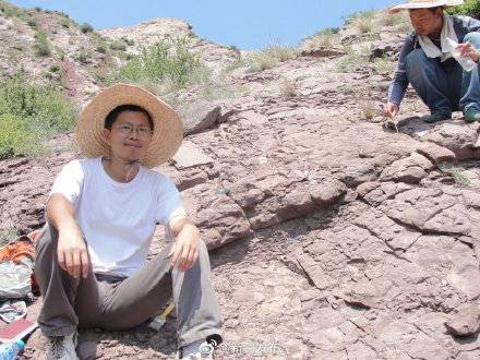 刘俊|科学家发现2.5亿年前九峰吐鲁番兽 上颌长有一对巨牙