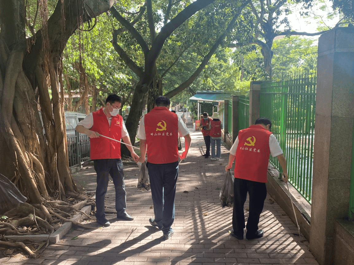 身份"亮了,深圳这一社区红马甲服务居民有新招