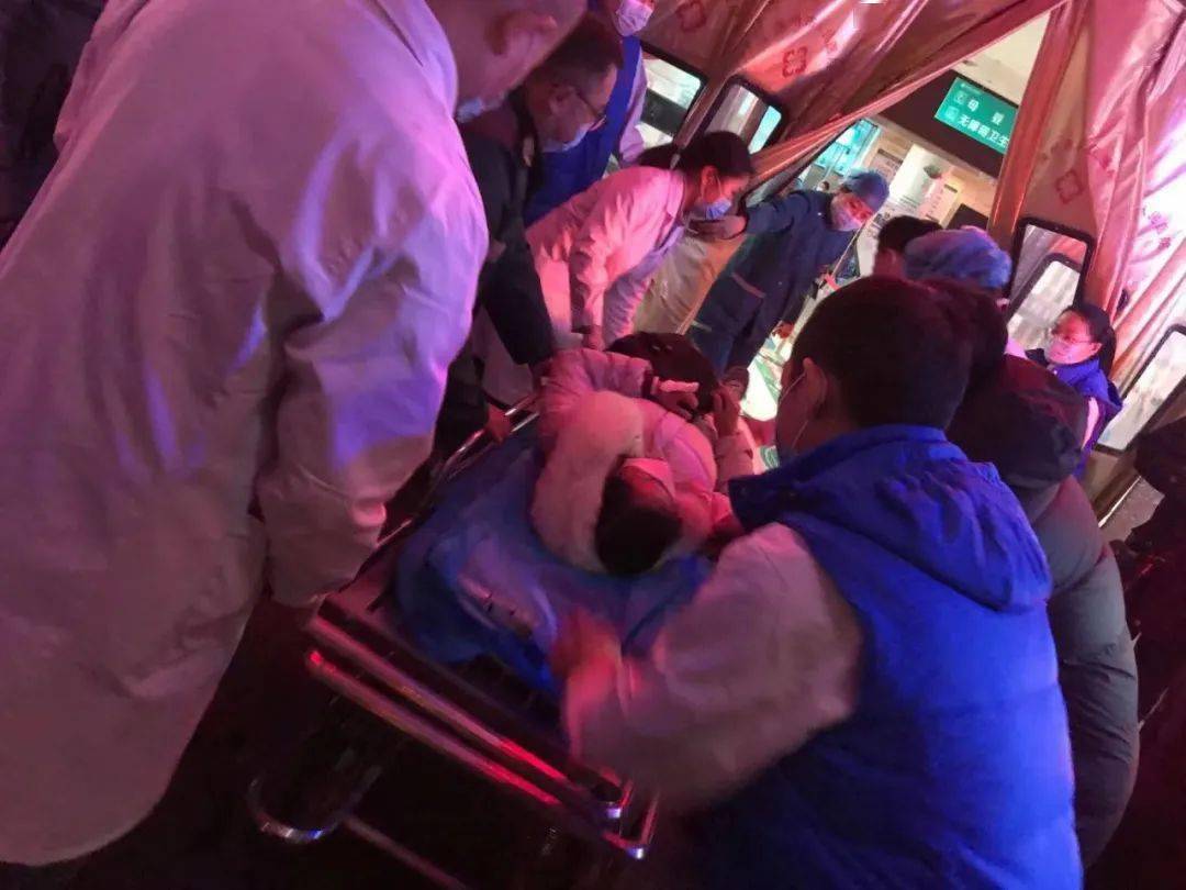 凌晨发生交通事故汝州这家医院上演生死时速